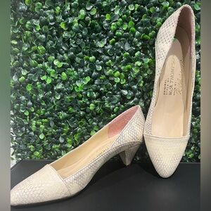 W.A. Thompson Vintage Ivory Embossed Leather Pumps Size 6.5